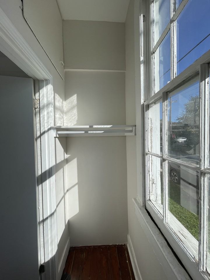 1202 Marengo - Photo 4 of 7