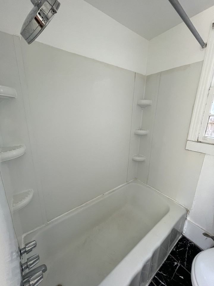 1202 Marengo - Photo 5 of 7