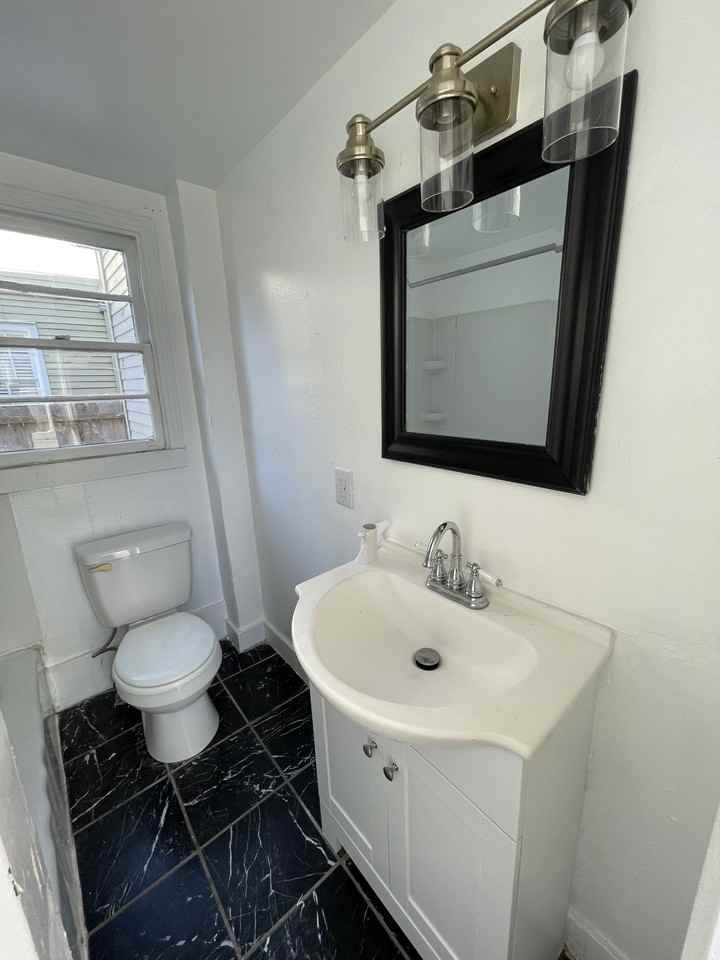 1202 Marengo - Photo 6 of 7