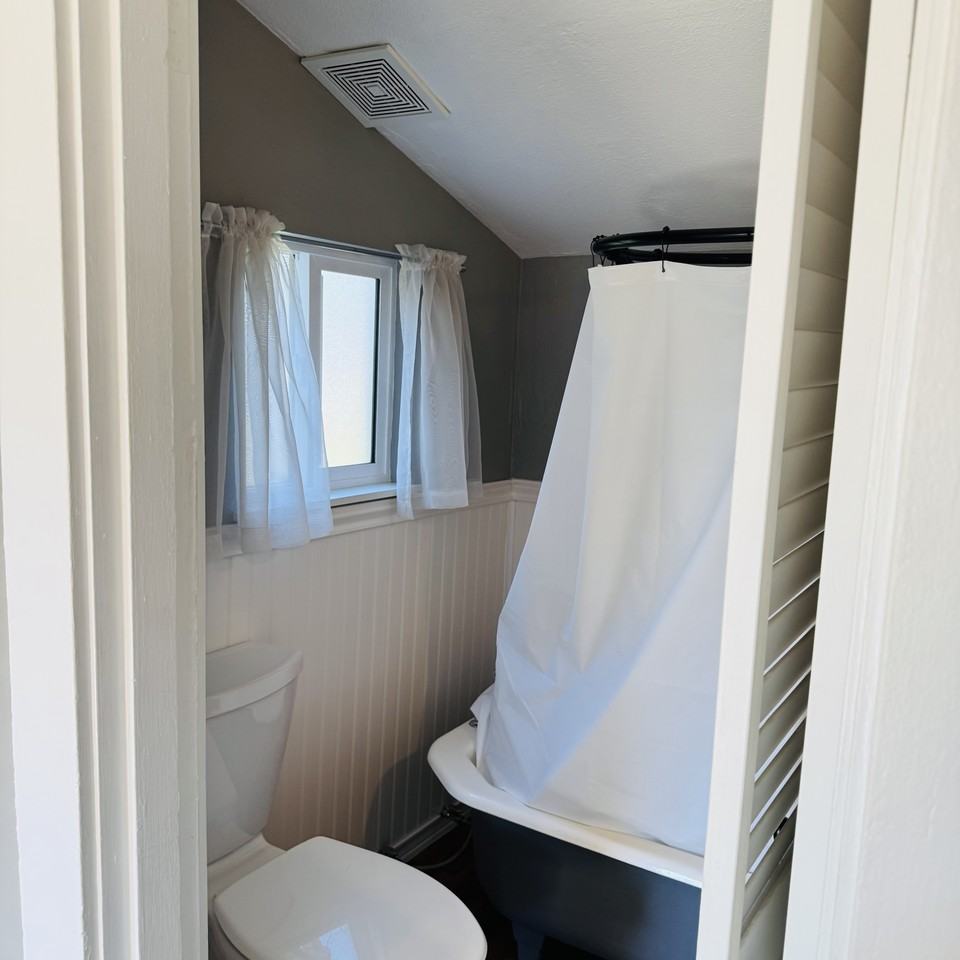 1542 S Oakes St #1 - Photo 5 of 14