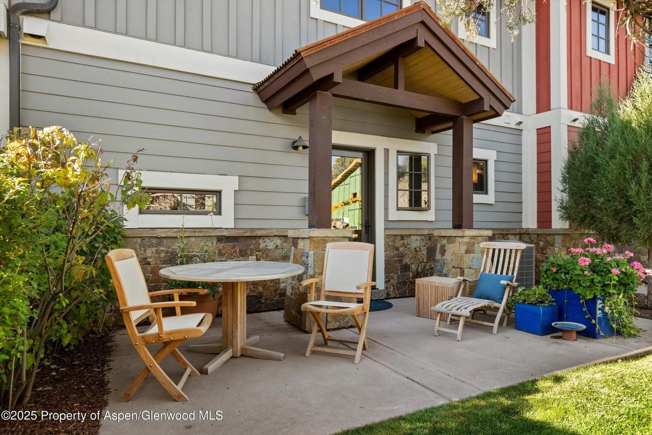 163 Juniper Trl - Photo 3 of 21