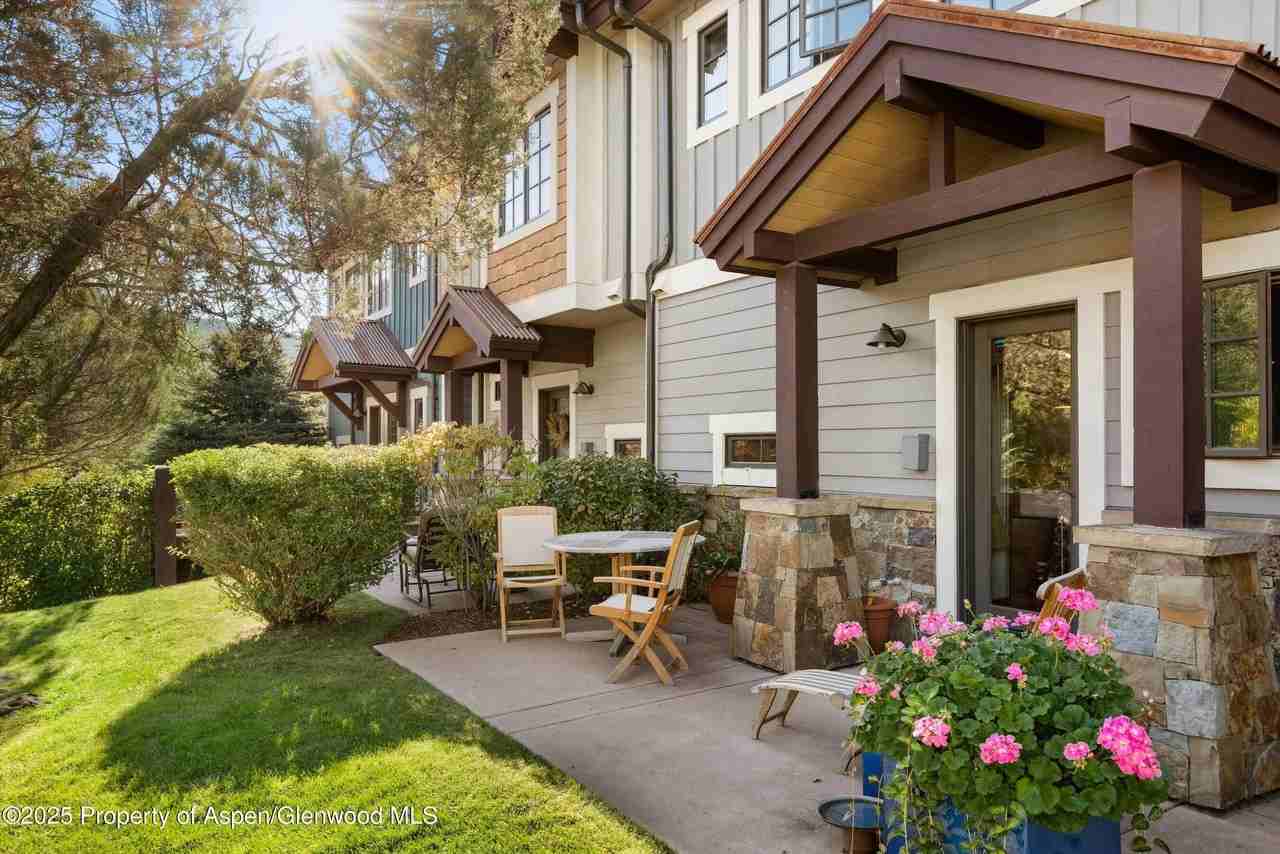 163 Juniper Trl - Photo 4 of 21