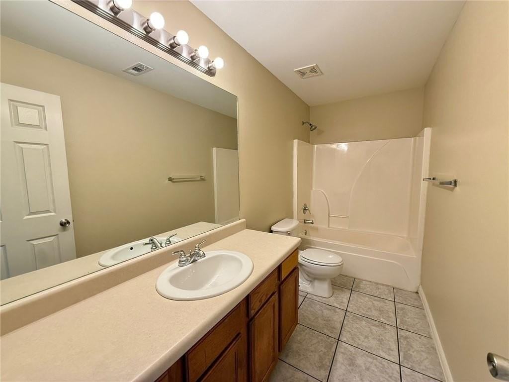 333 Graystone Cir - Photo 4 of 13