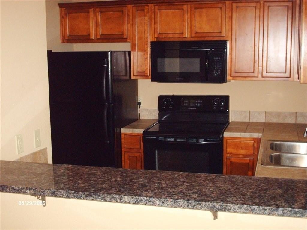 1773 N Chestnut Ave - Photo 4 of 10