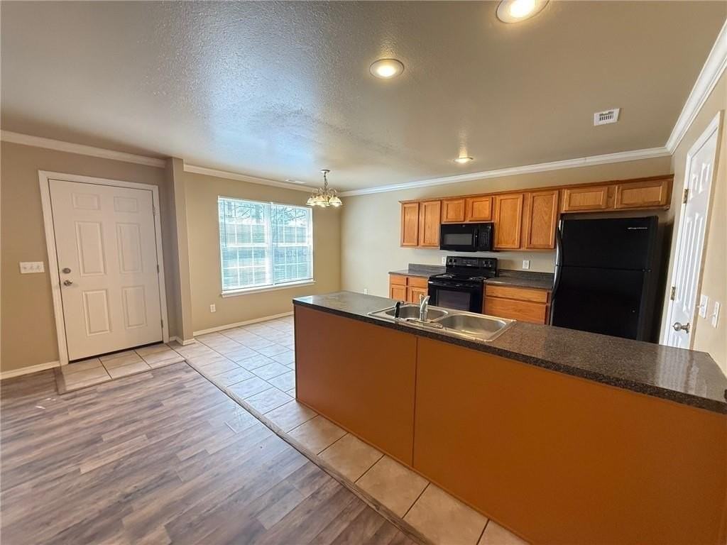 2151 W Skyler Dr - Photo 4 of 16