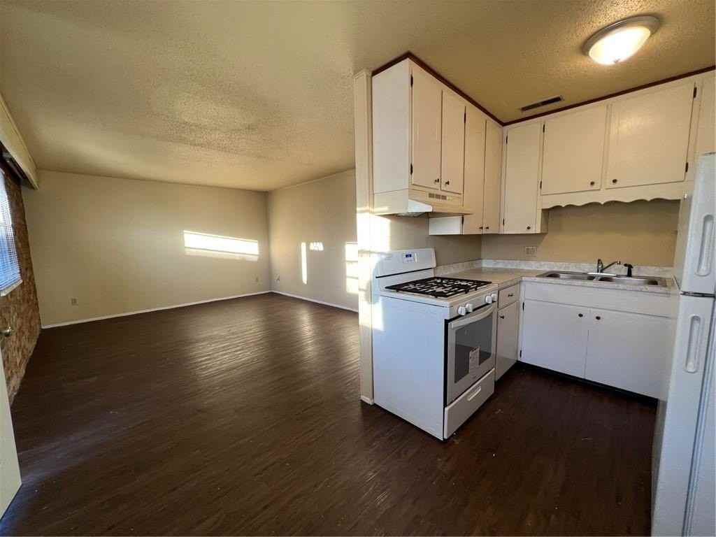 400 N Campbell Dr #D - Photo 6 of 17