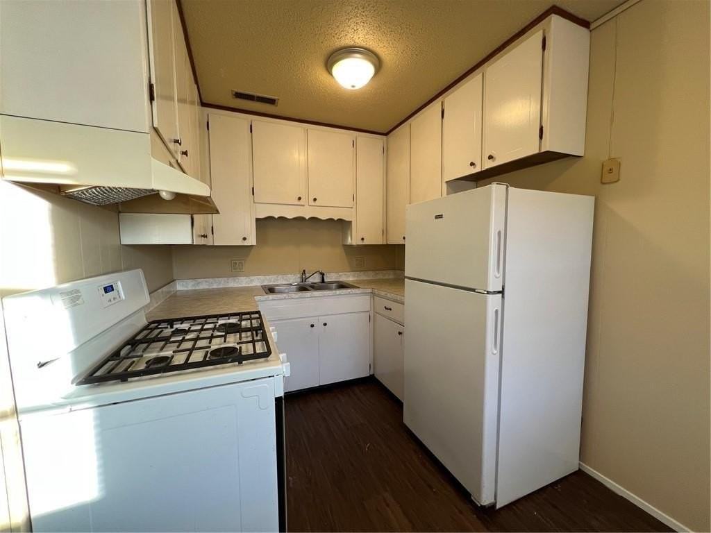 400 N Campbell Dr #D - Photo 7 of 17