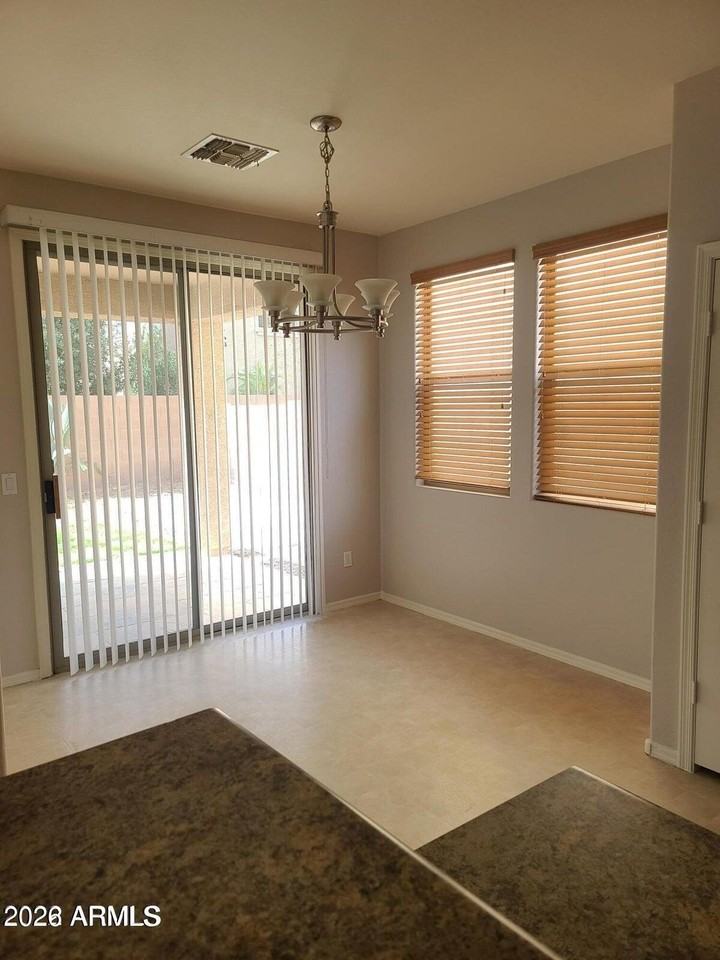 3909 E Melrose St - Photo 3 of 9