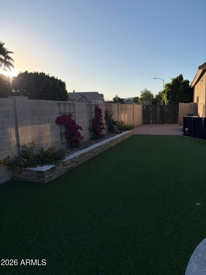 768 E Irma Ln - Photo 5 of 27