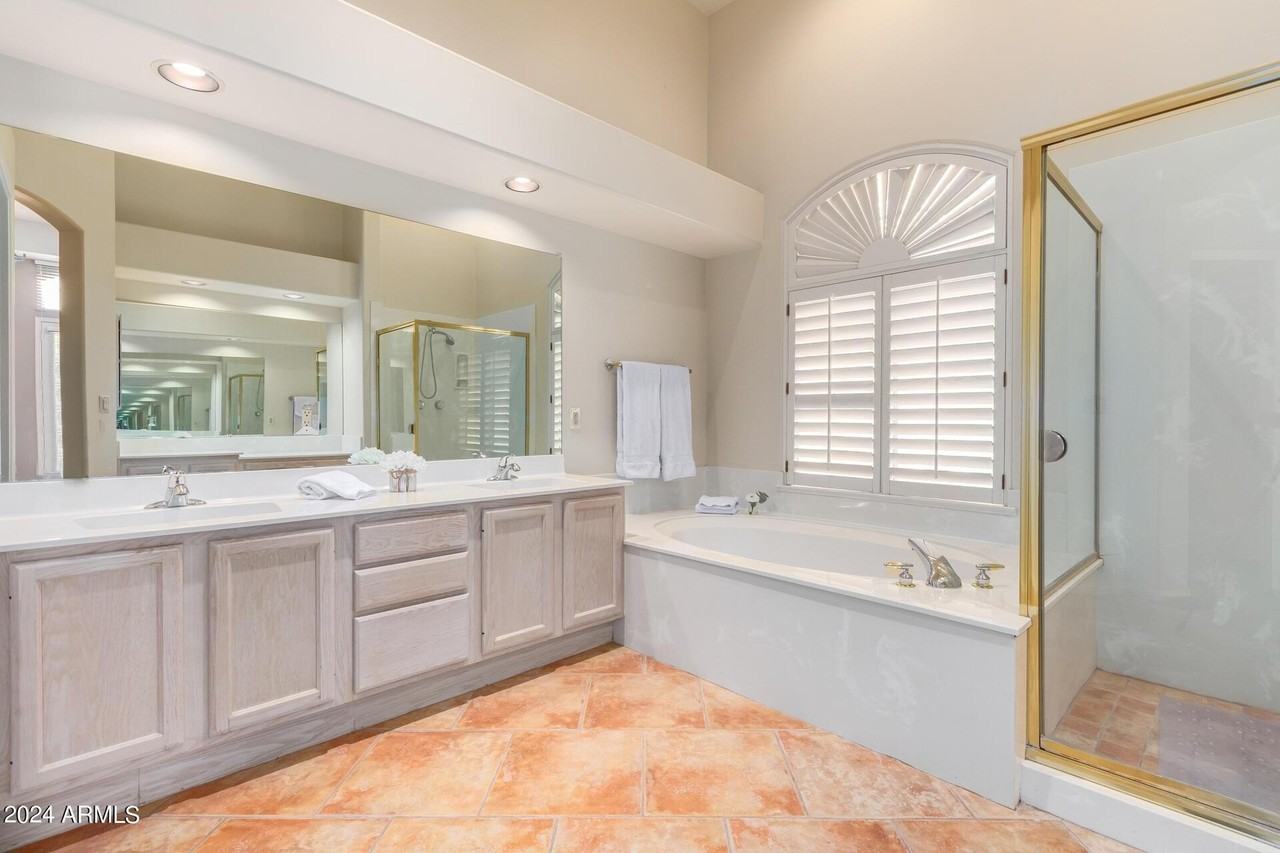 8924 E Captain Dreyfus Ave - Photo 3 of 45