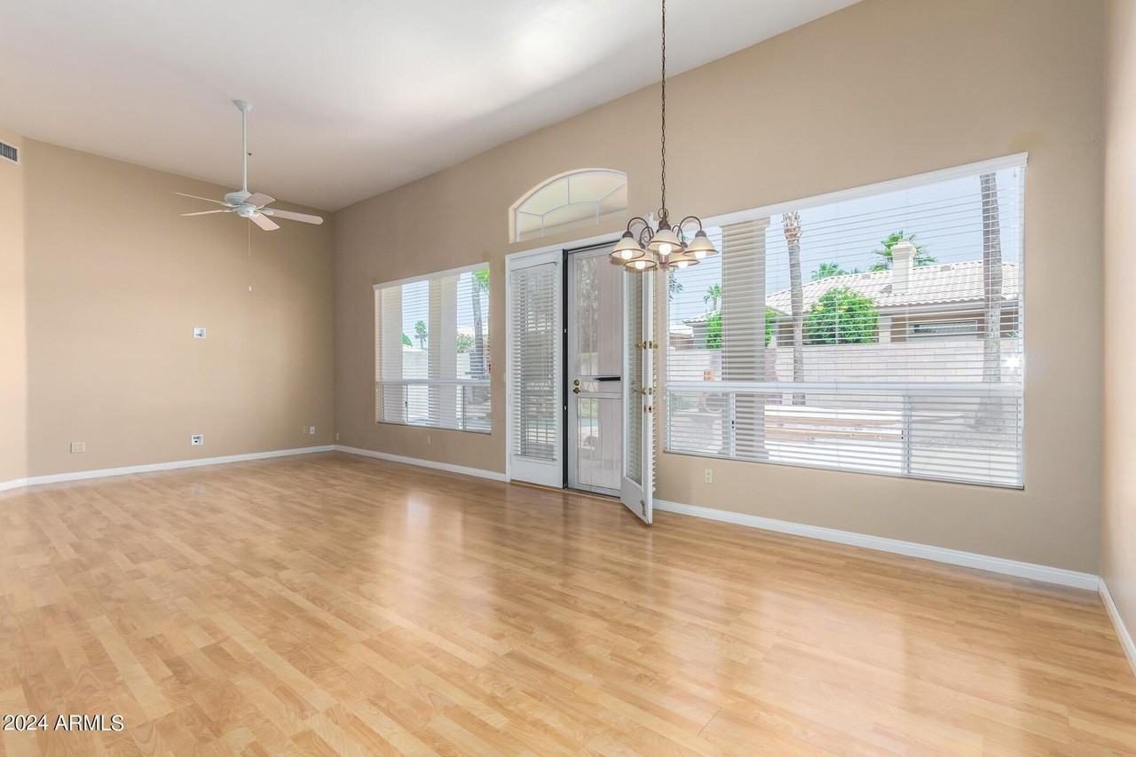 8924 E Captain Dreyfus Ave - Photo 4 of 45