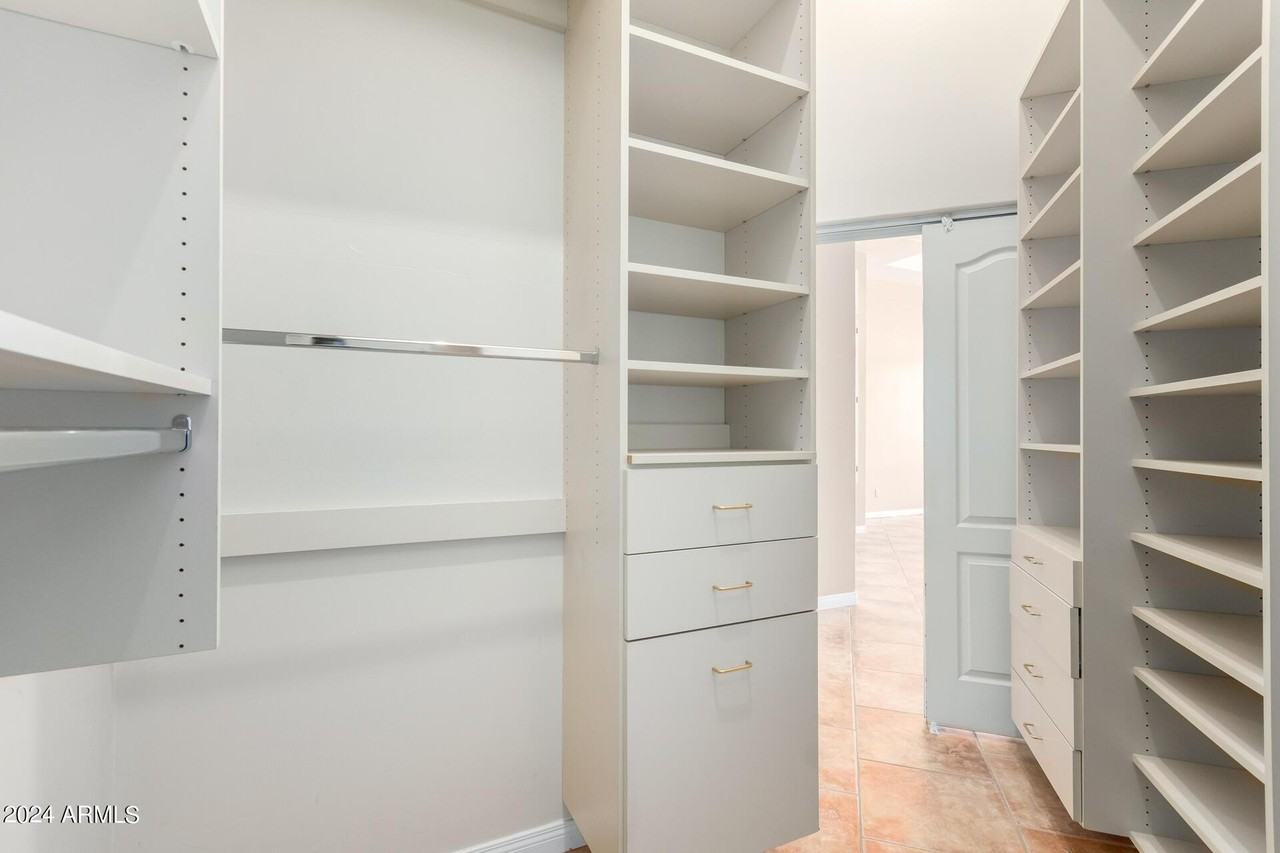 8924 E Captain Dreyfus Ave - Photo 5 of 45