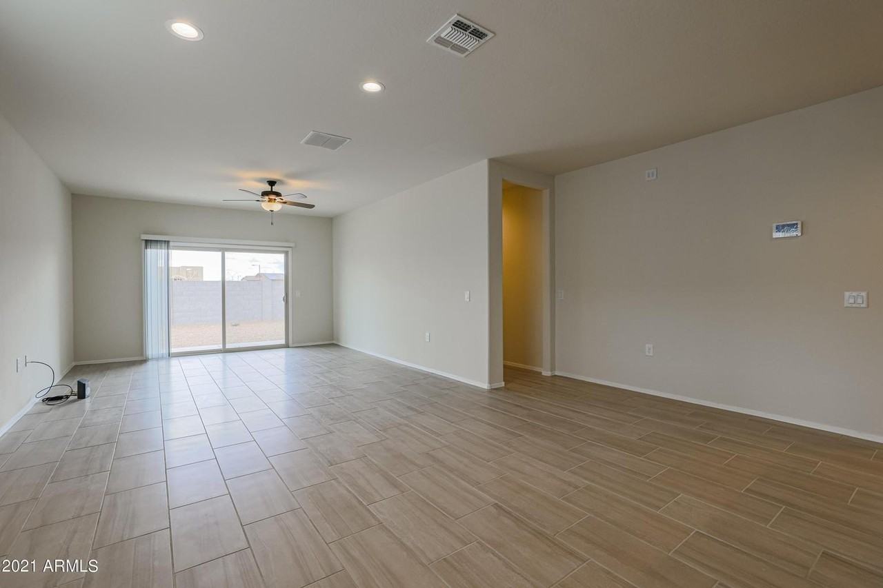 30861 W Columbus Ave - Photo 3 of 19