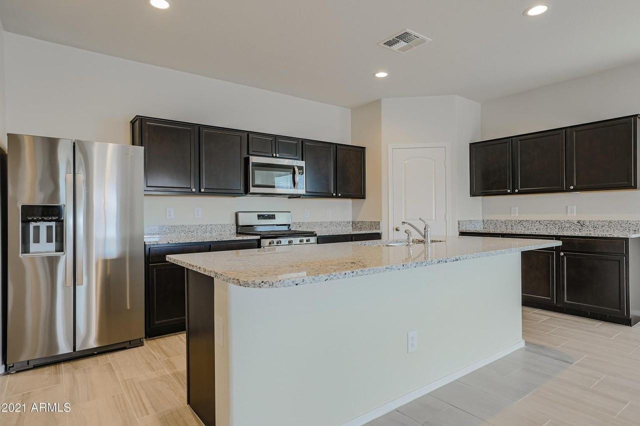 30861 W Columbus Ave - Photo 5 of 19