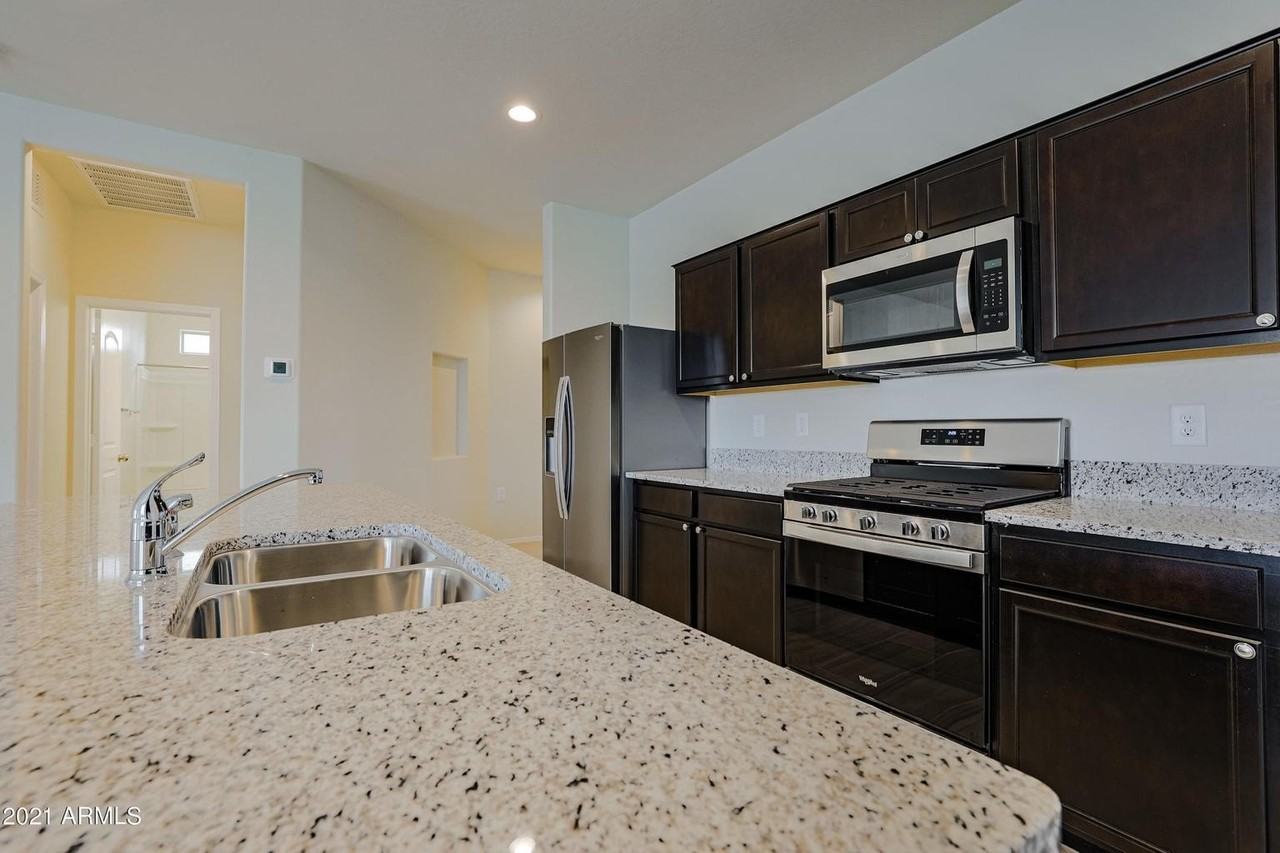 30861 W Columbus Ave - Photo 6 of 19