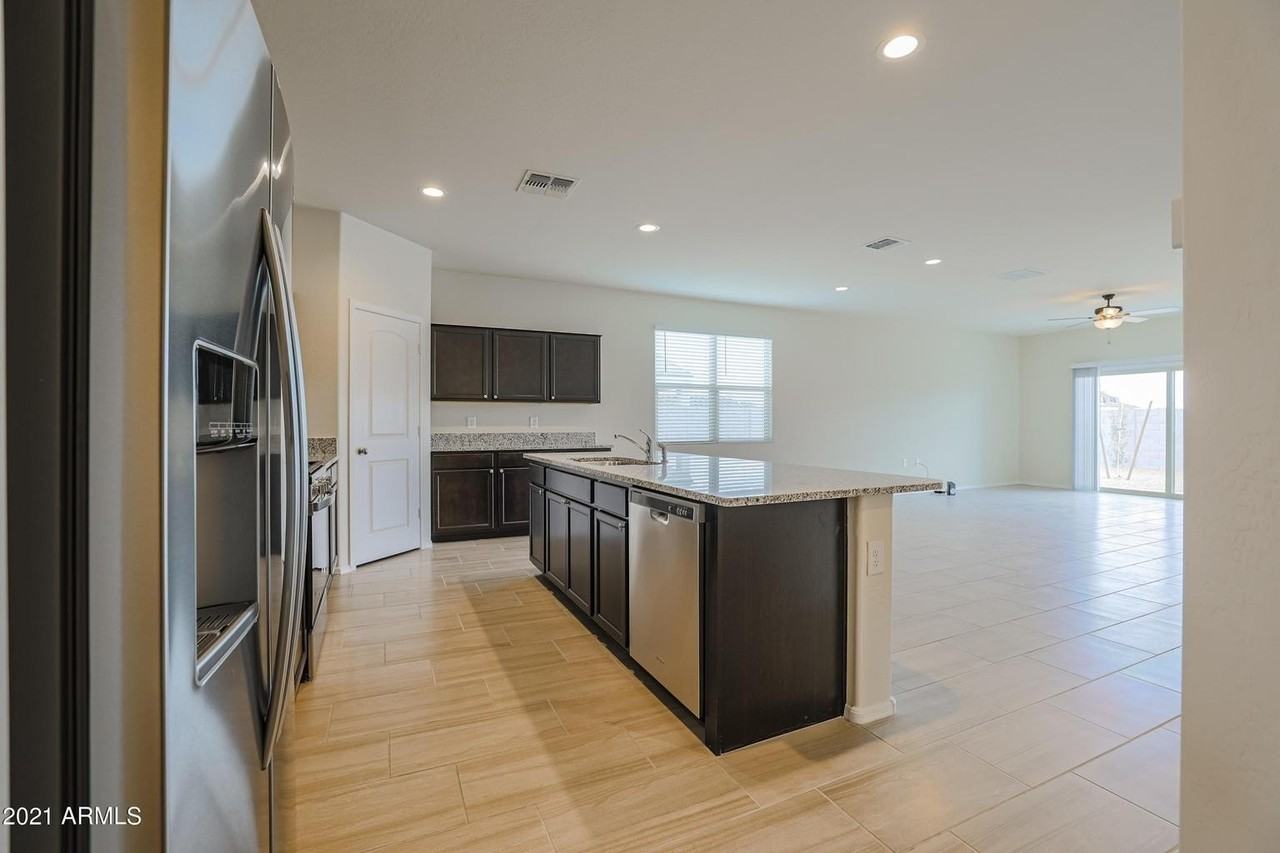 30861 W Columbus Ave - Photo 7 of 19