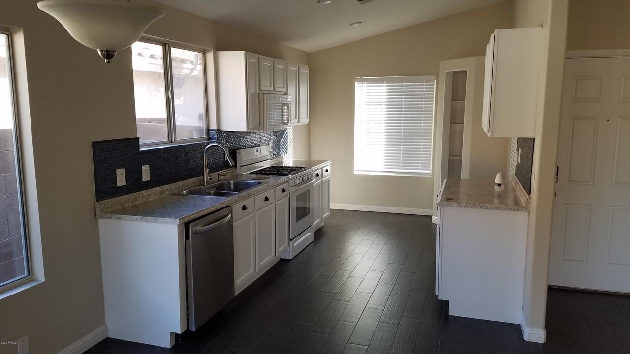 12214 N 41st Dr - Photo 2 of 12