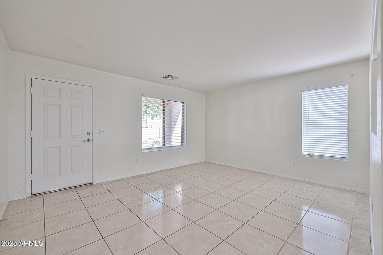 25771 W Satellite Ln - Photo 4 of 32