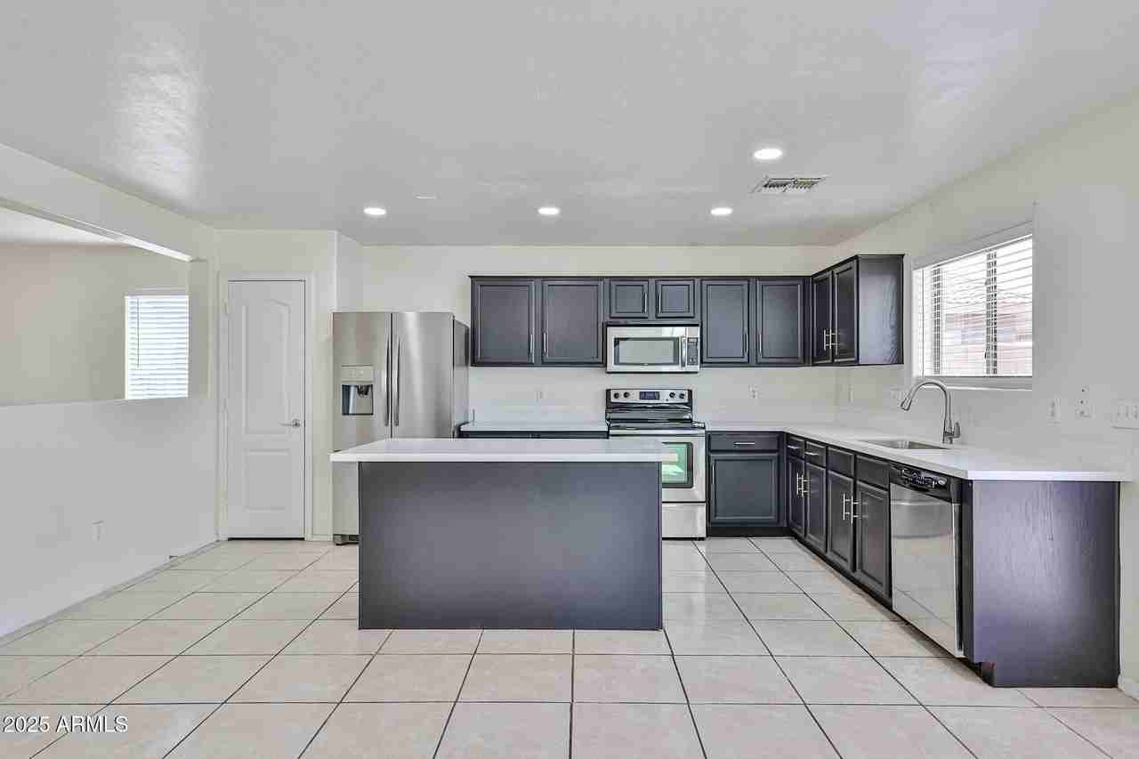 25771 W Satellite Ln - Photo 7 of 32