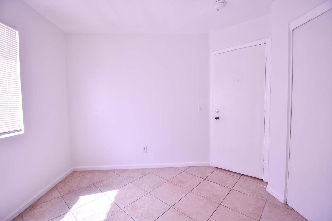 6780 N 74th Dr - Photo 6 of 15