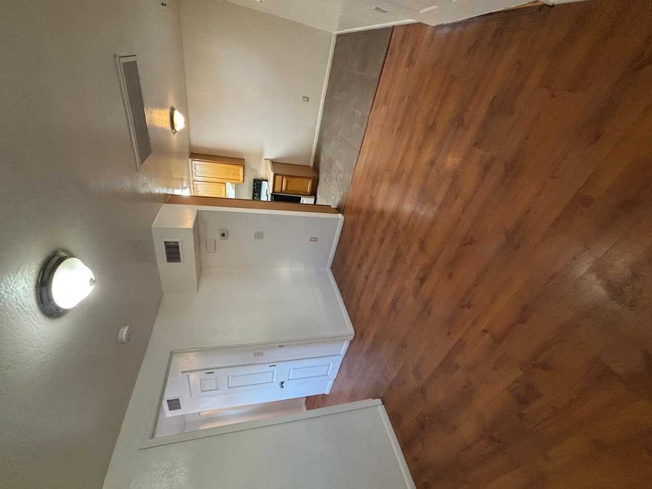 809 N 9th Ave - Photo 5 of 8