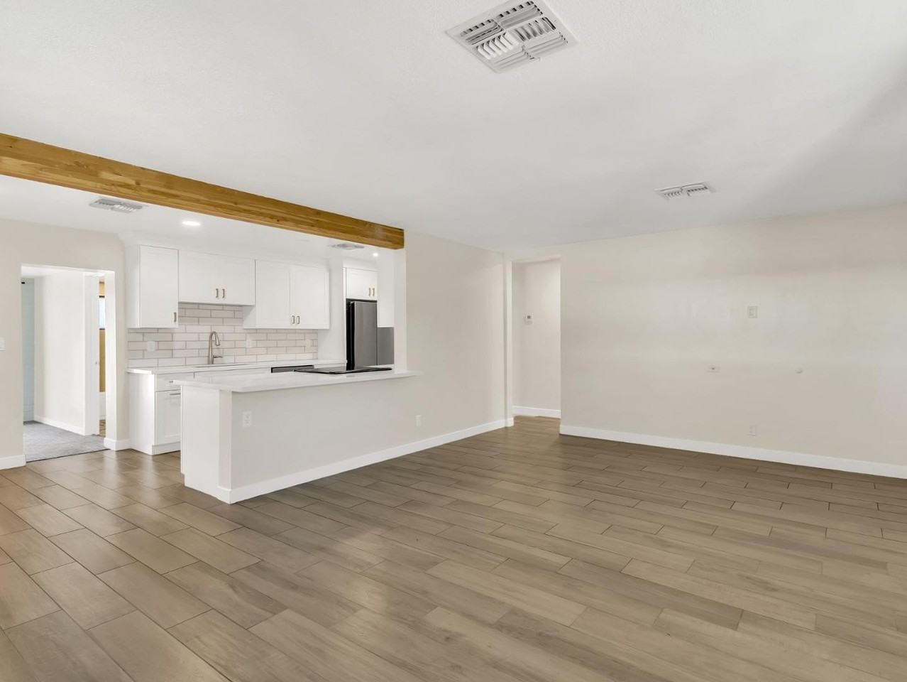 544 W 17th Pl - Photo 3 of 50