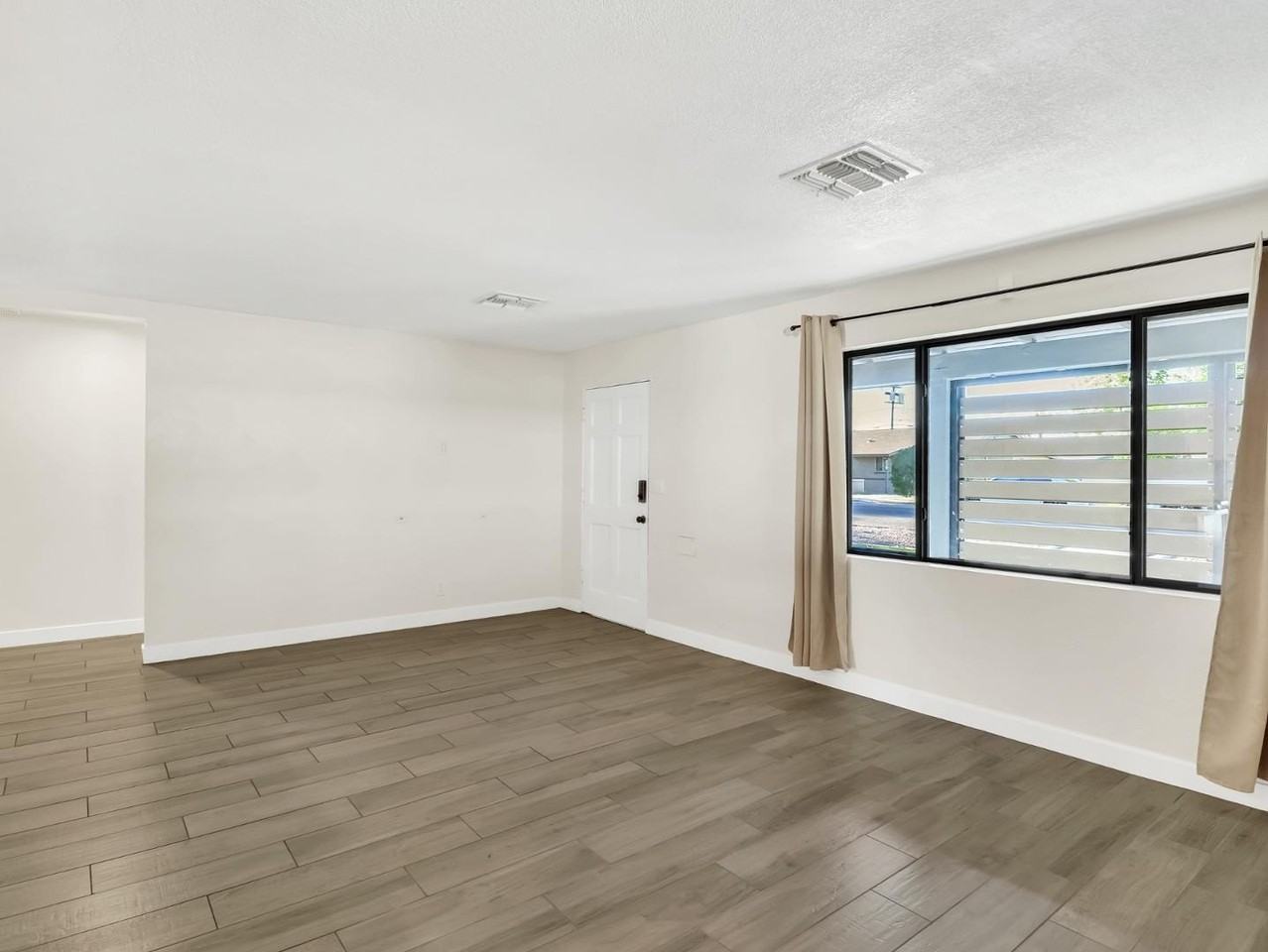 544 W 17th Pl - Photo 4 of 50