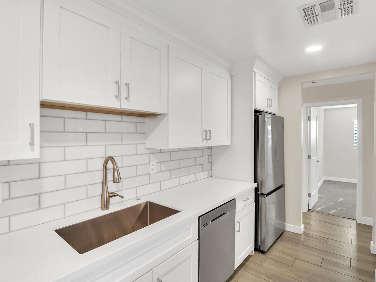 544 W 17th Pl - Photo 6 of 50