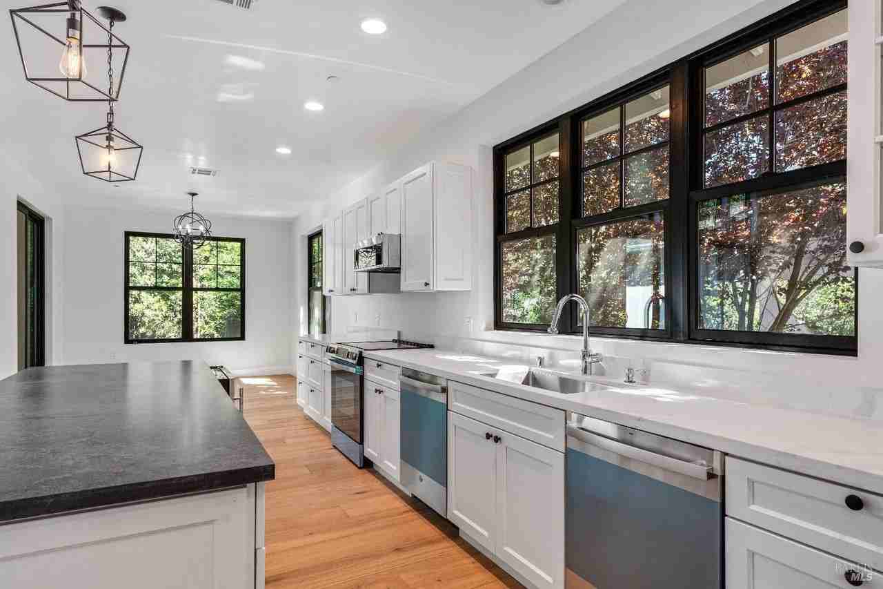 1560 1558 Laurel Lane - Photo 3 of 13