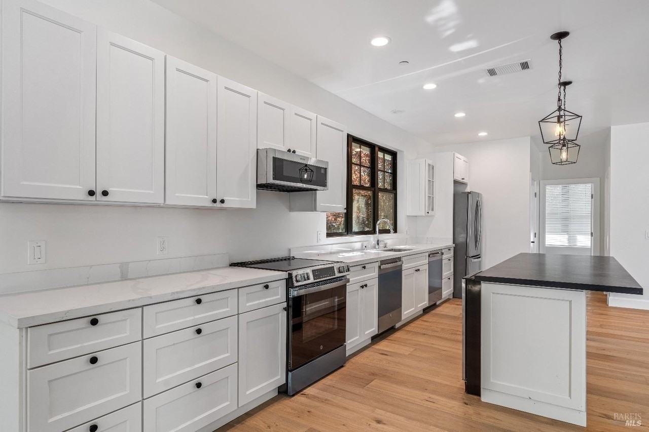 1560 1558 Laurel Lane - Photo 4 of 13