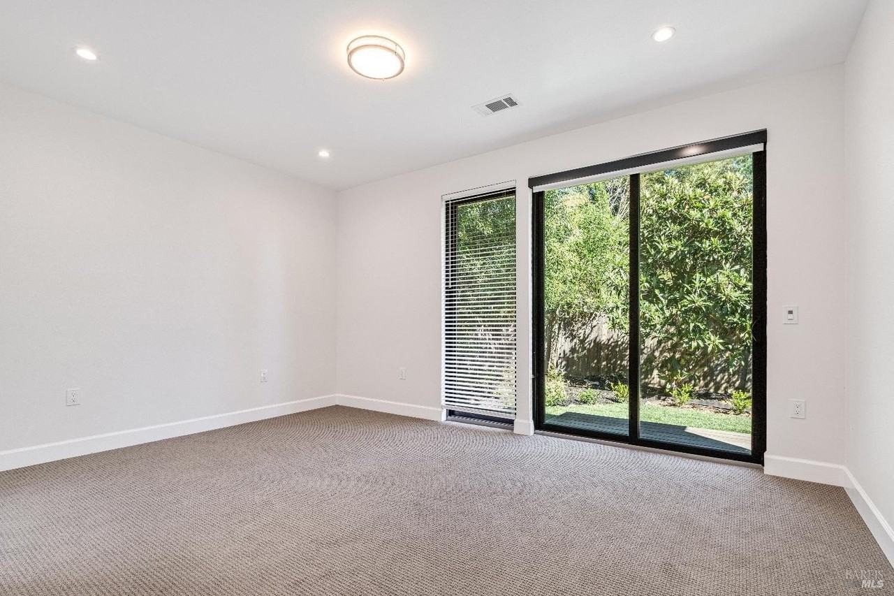 1560 1558 Laurel Lane - Photo 6 of 13