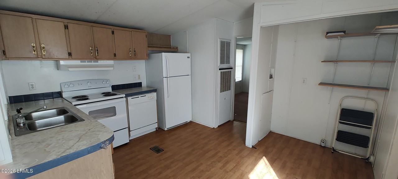 52 Cleveland Dr - Photo 2 of 12