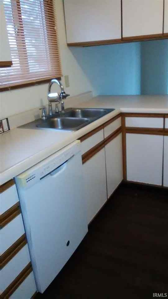 402 S Village Ct - Photo 3 of 13