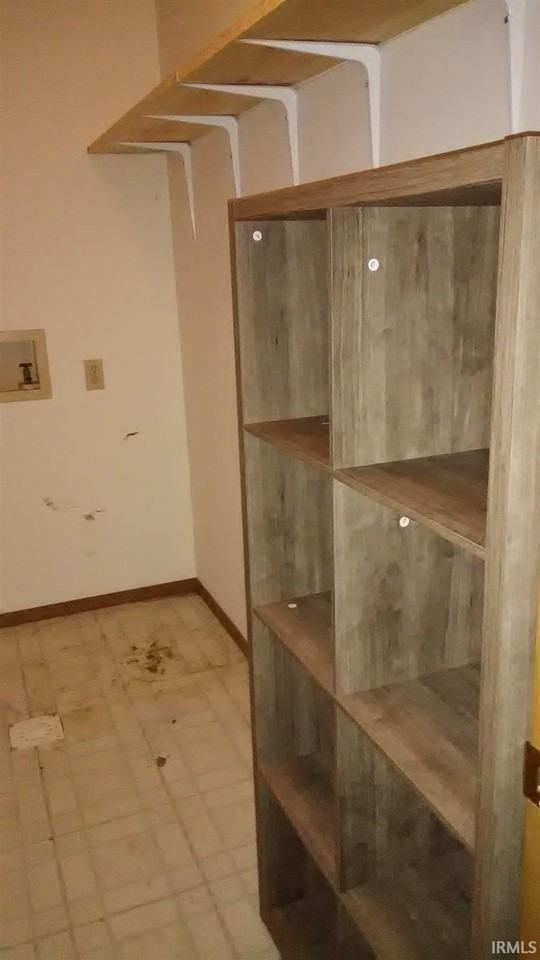 402 S Village Ct - Photo 6 of 10