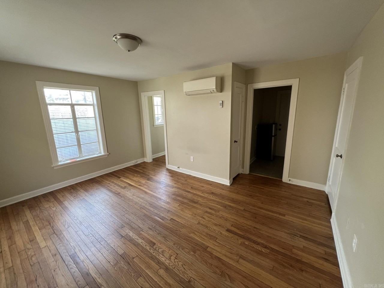 1417 Center St - Photo 3 of 5