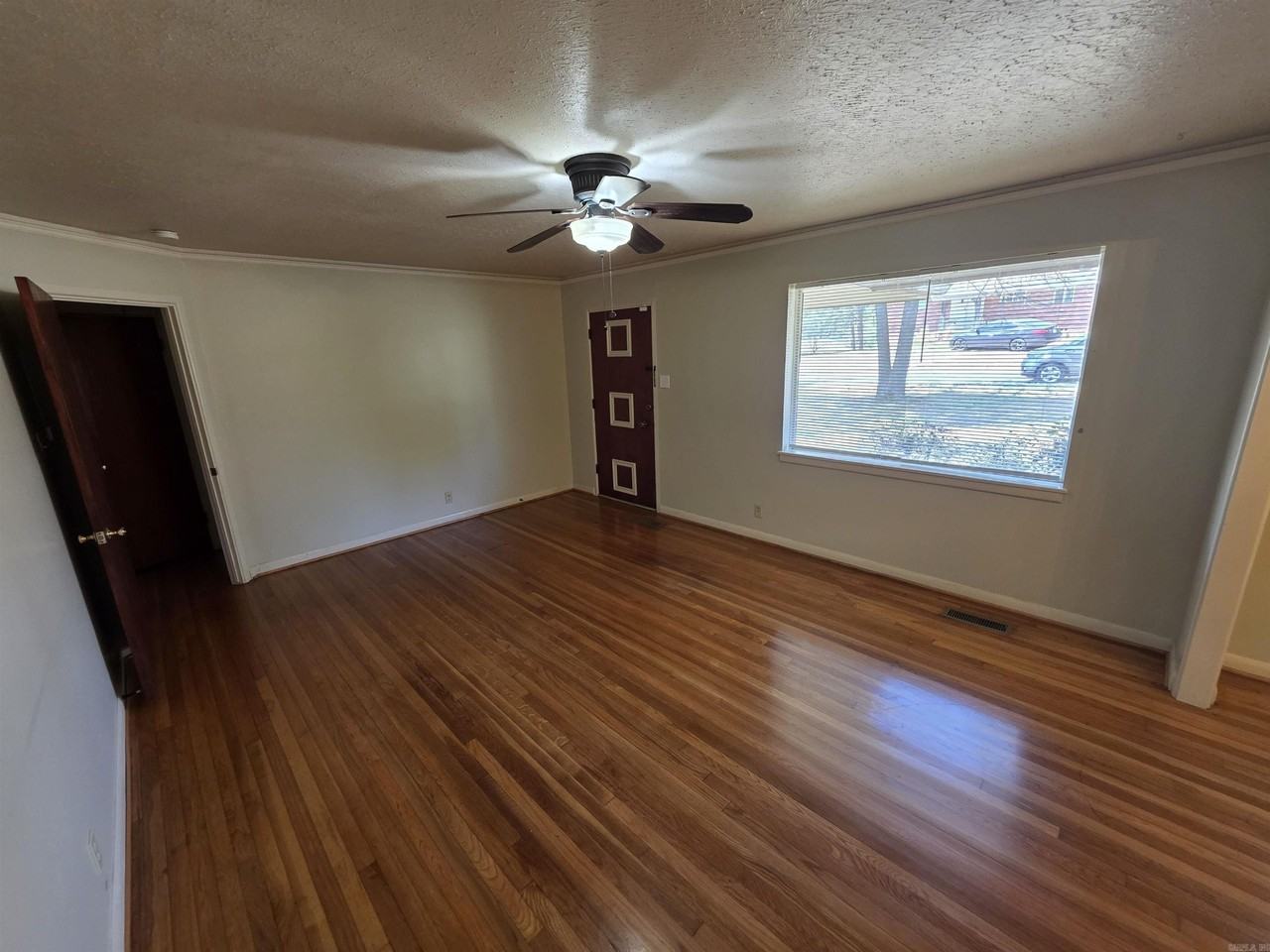 46 Glenmere Dr - Photo 3 of 14