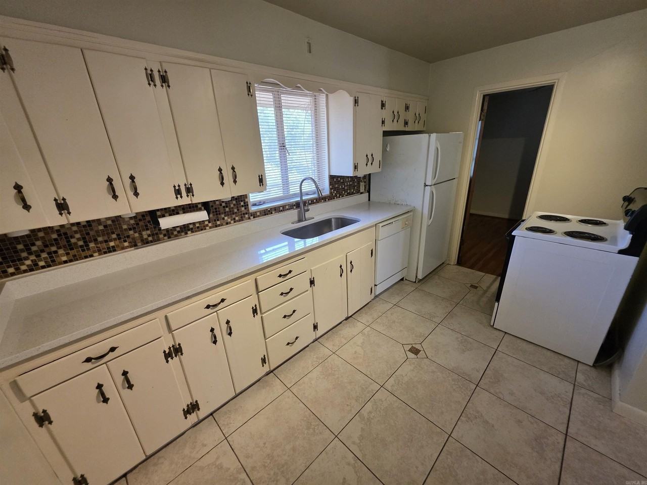 46 Glenmere Dr - Photo 6 of 14