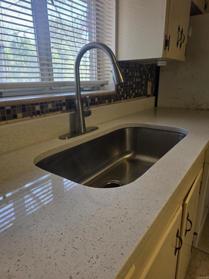 46 Glenmere Dr - Photo 7 of 14