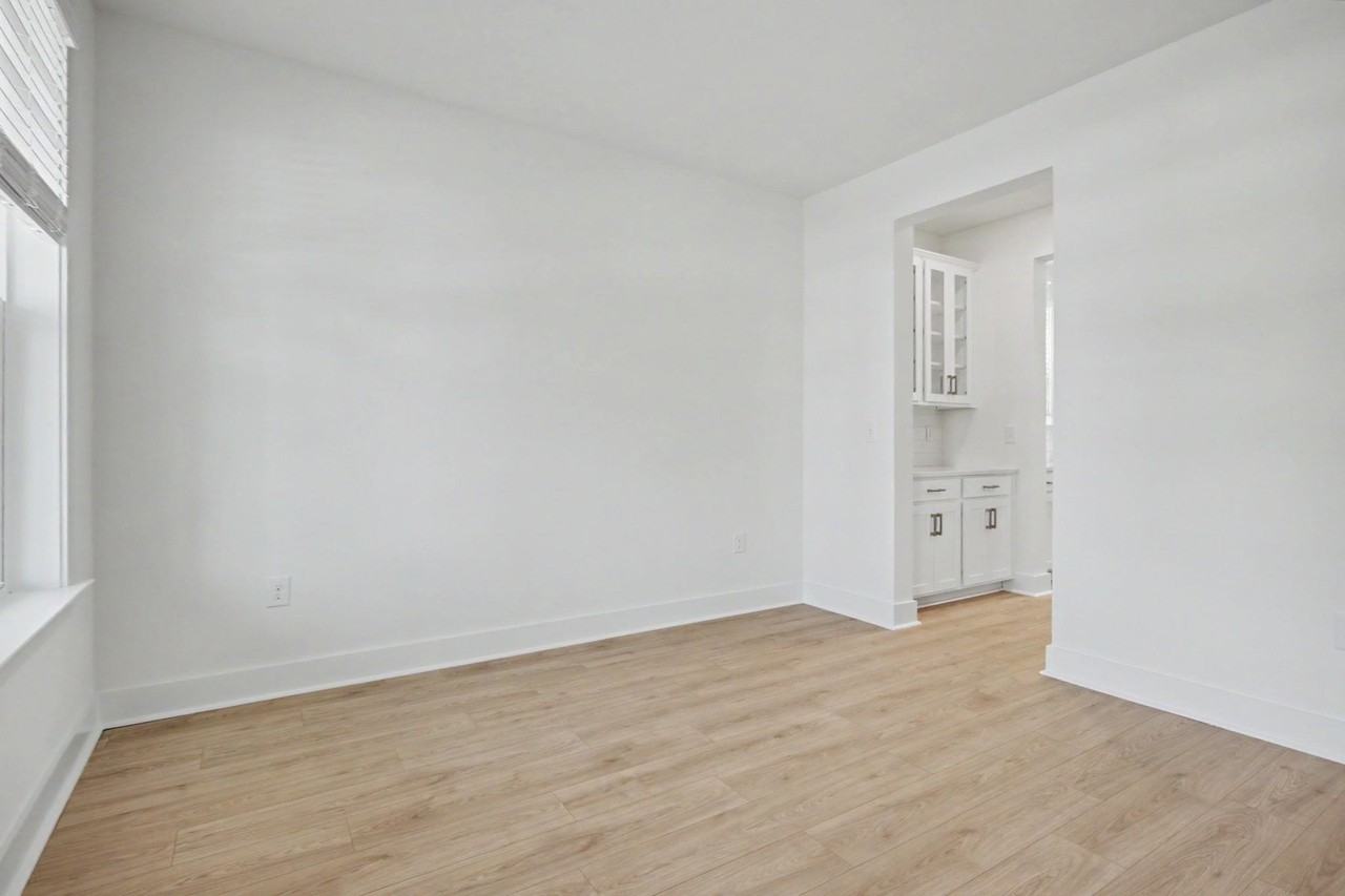 3084 Claredon St - Photo 6 of 36