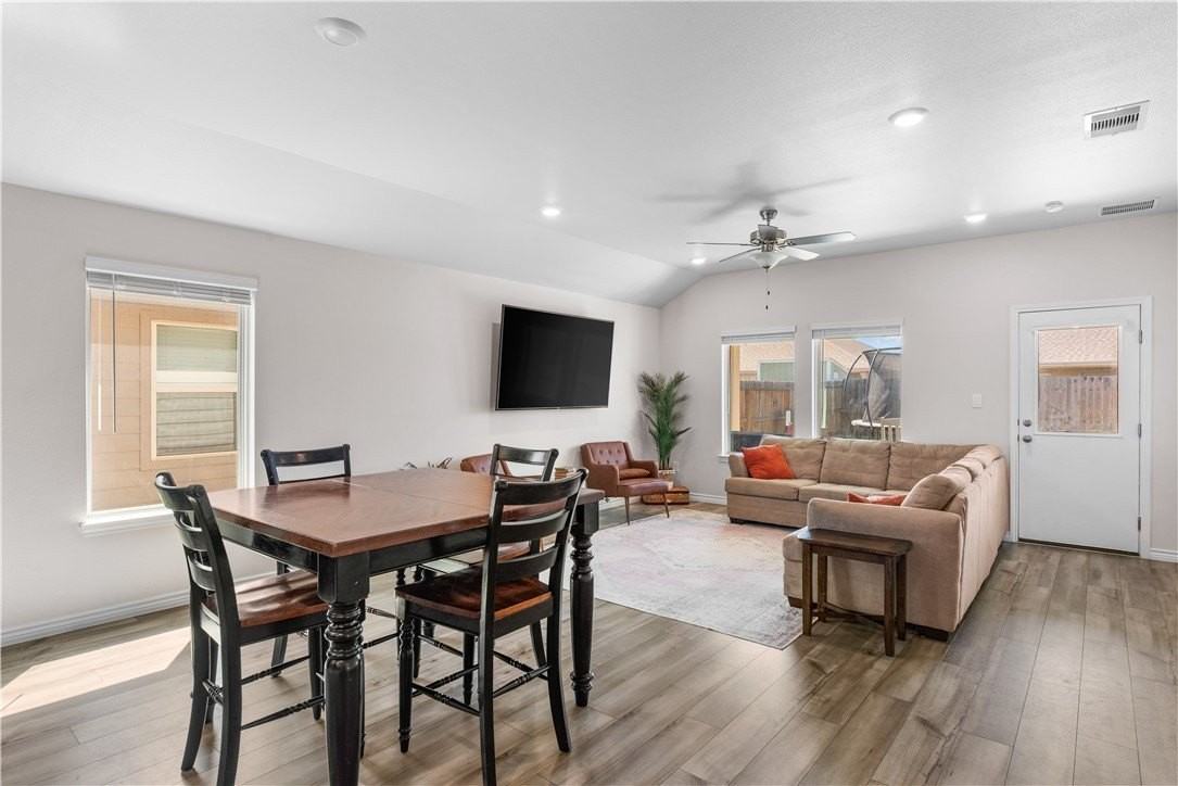 1205 Carnaby St - Photo 4 of 33