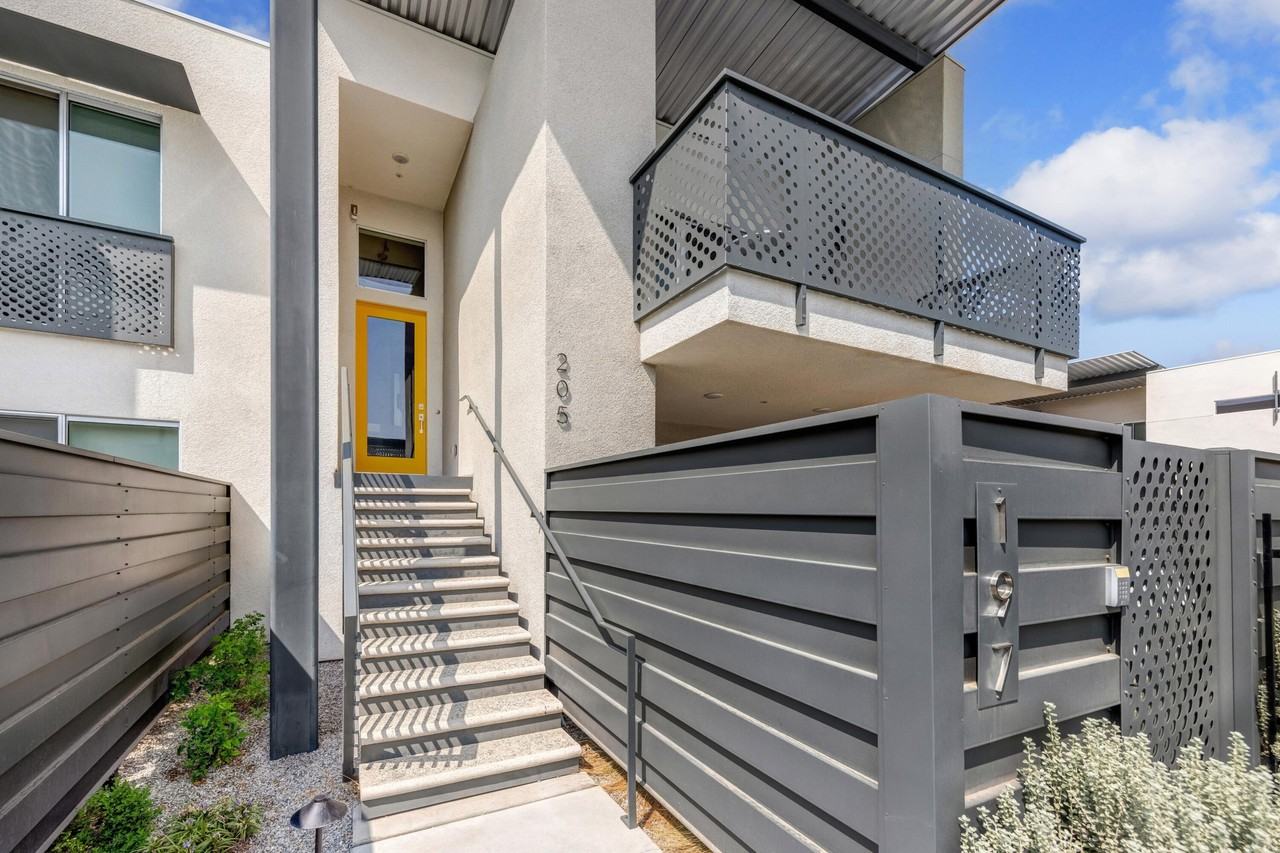 205 The Riv - Photo 7 of 43