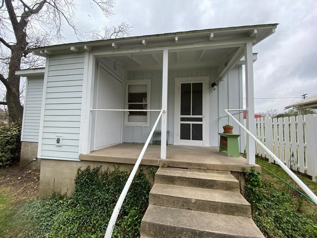 300 W Austin St - Photo 3 of 17