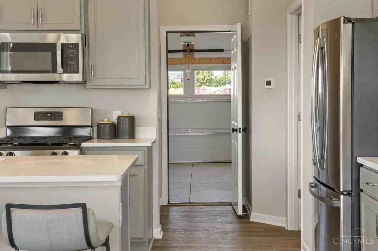 5567 Eagle Ct - Photo 6 of 30