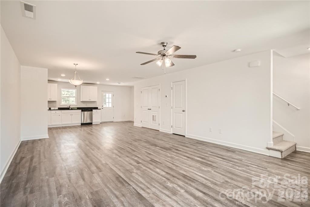 662 W Cemetery St - Photo 2 of 38