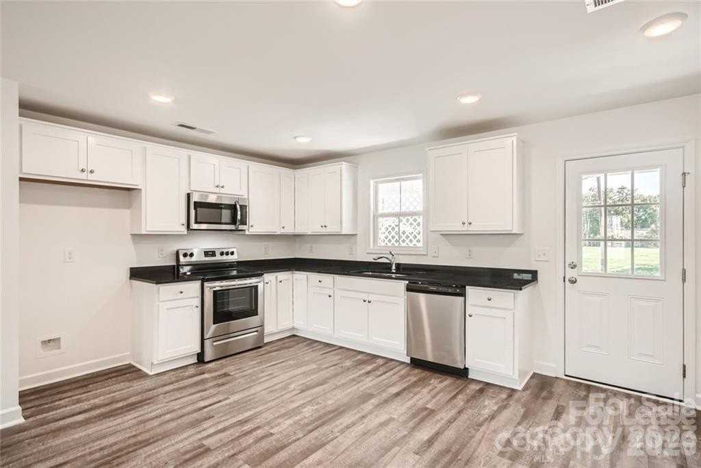 662 W Cemetery St - Photo 4 of 38