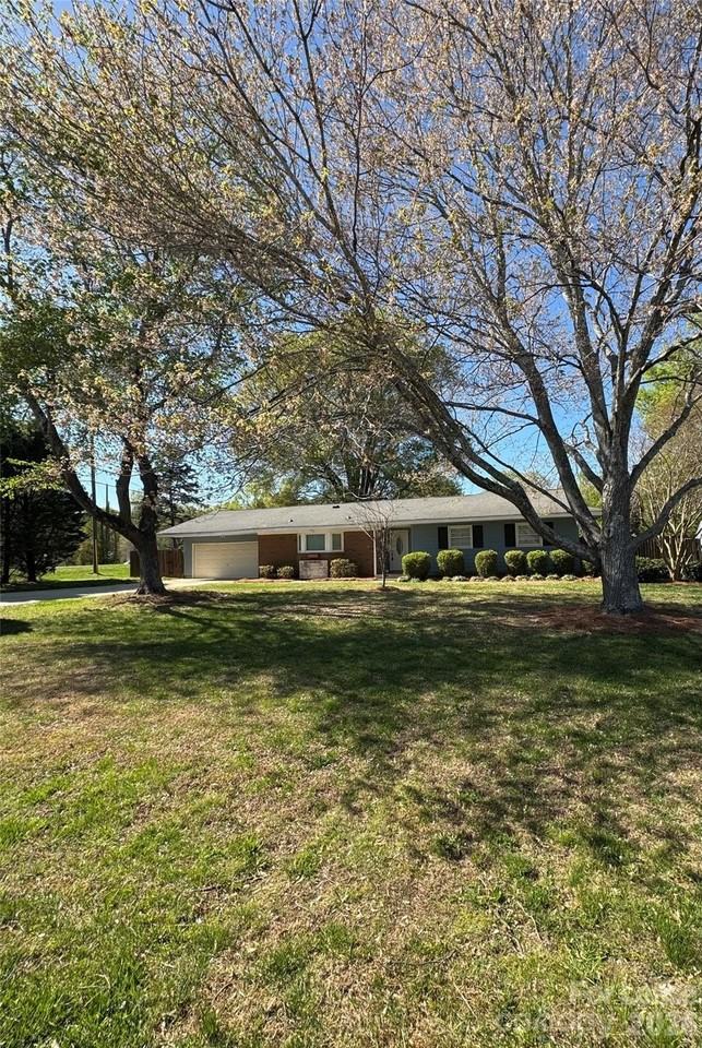 1803 Overhill Dr - Photo 3 of 3