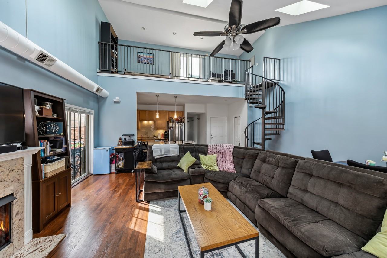 811 W Superior St #4 - Photo 6 of 26