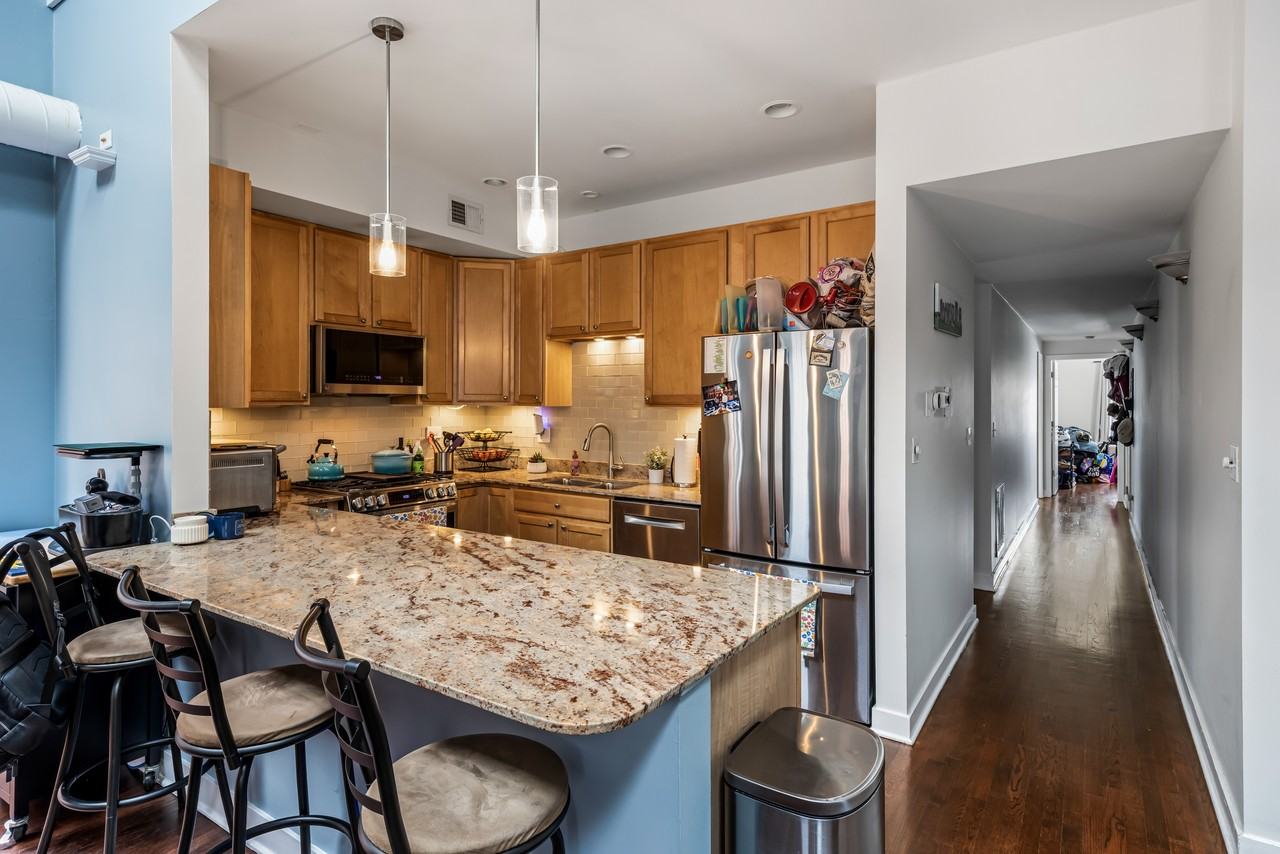 811 W Superior St #4 - Photo 7 of 26