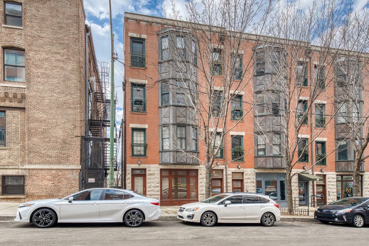 811 W Superior St #4