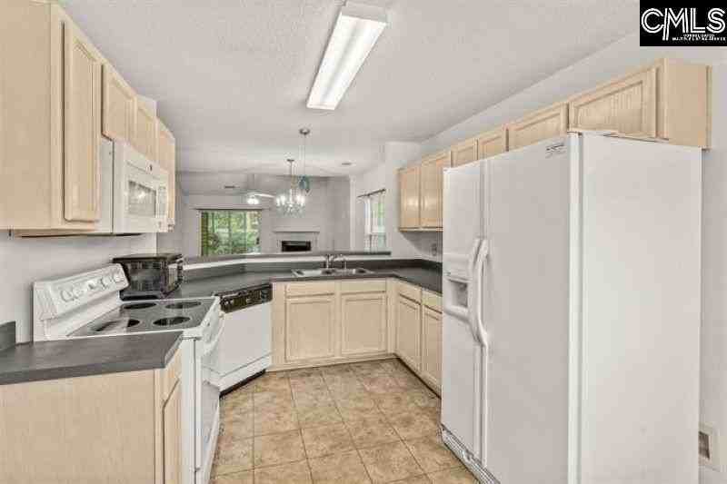 207 Baywood Dr - Photo 2 of 2